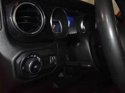Used 2023 Jeep Wrangler Unlimited Sahara AWD/4WD image 14