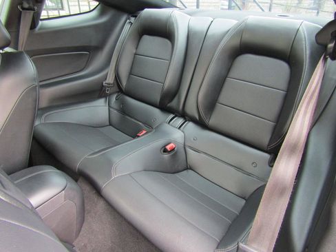 Used 2019 Ford Mustang GT Premium w/ Black Accent Package RWD image 9