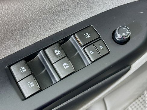 Used 2019 Toyota Highlander XLE image 15