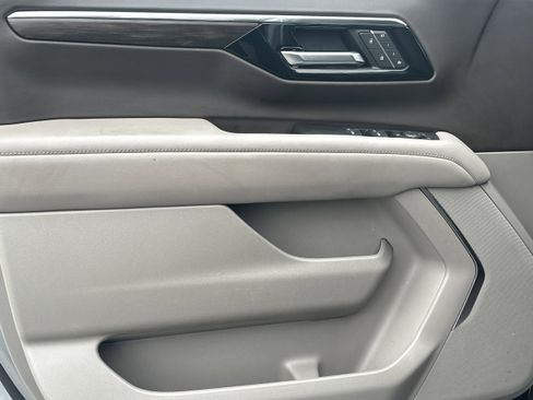 Used 2025 Chevrolet Tahoe LT image 10