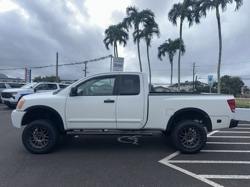 Used 2015 Nissan Titan SV w/ SV Value Truck Package image 5
