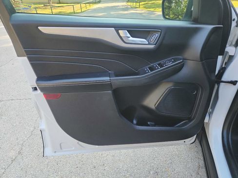 Used 2021 Ford Escape SE image 14