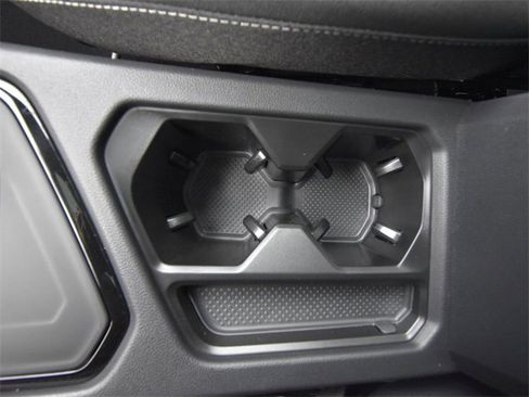 New 2024 Volkswagen Taos SE image 33