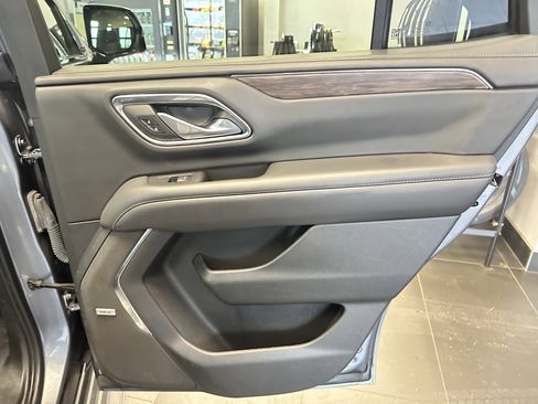 Used 2022 Chevrolet Tahoe LT w/ LT Signature Package image 41