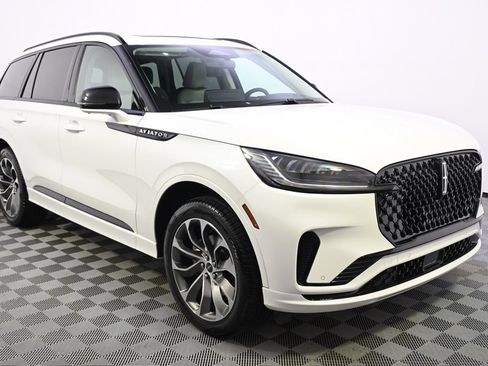 New 2026 Lincoln Aviator AWD image 8