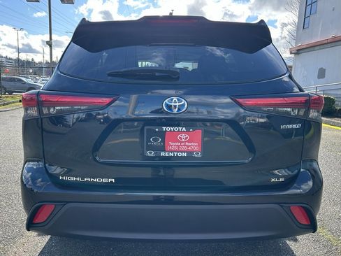 Certified 2023 Toyota Highlander Bronze Edition image 6