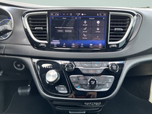 Used 2025 Chrysler Pacifica Select FWD image 25