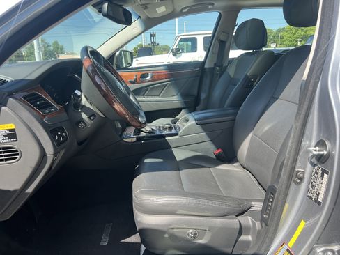 Used 2014 Hyundai Equus Signature RWD image 16