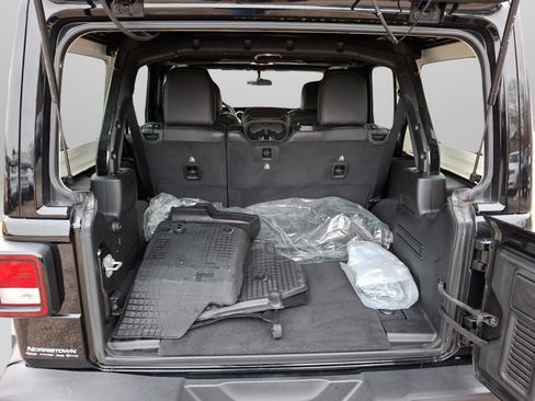 Certified 2021 Jeep Wrangler Unlimited Sahara image 32