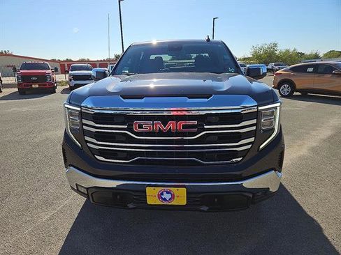 New 2026 GMC Sierra 1500 SLT image 8