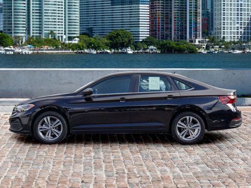 Used 2023 Volkswagen Jetta SE image 8