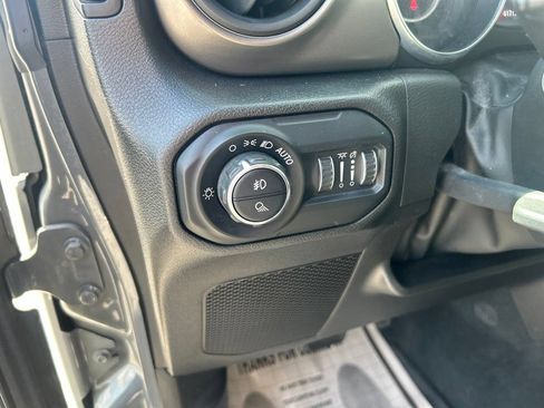 Used 2022 Jeep Gladiator Sport AWD/4WD image 12