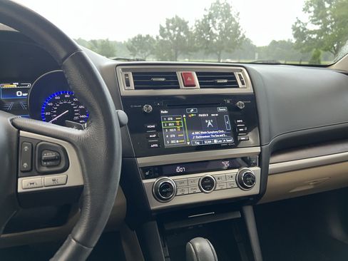 Used 2017 Subaru Outback 2.5i Limited AWD/4WD image 18
