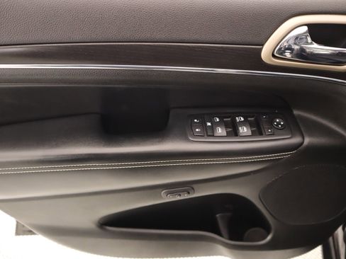 Used 2015 Jeep Grand Cherokee Limited w/ Luxury Group II image 17