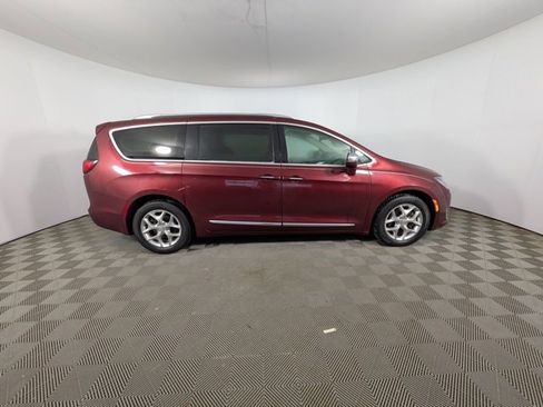 Used 2019 Chrysler Pacifica Limited image 36
