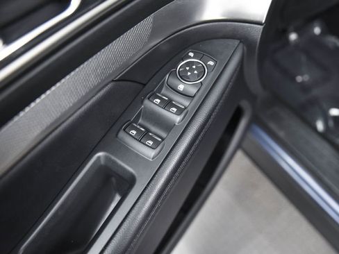 Used 2018 Ford Explorer XLT w/ Equipment Group 202A image 10