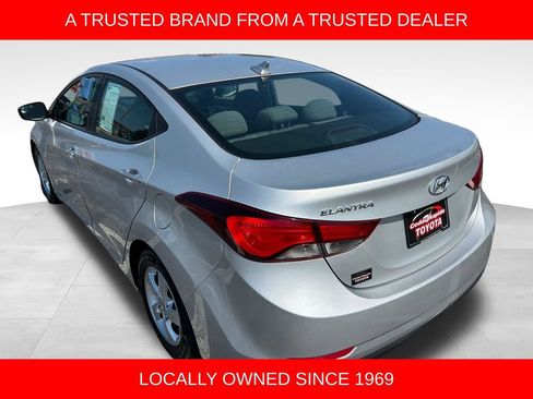 Used 2015 Hyundai Elantra SE FWD image 3