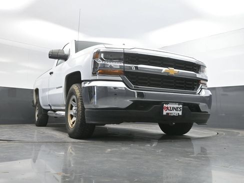 Used 2017 Chevrolet Silverado 1500 W/T w/ WT Convenience Package AWD/4WD image 20