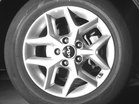 Used 2025 Kia Soul LX w/ LX Technology Package FWD image 13
