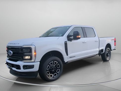 Certified 2025 Ford F250 Platinum w/ FX4 Off-Road Package AWD/4WD image 10