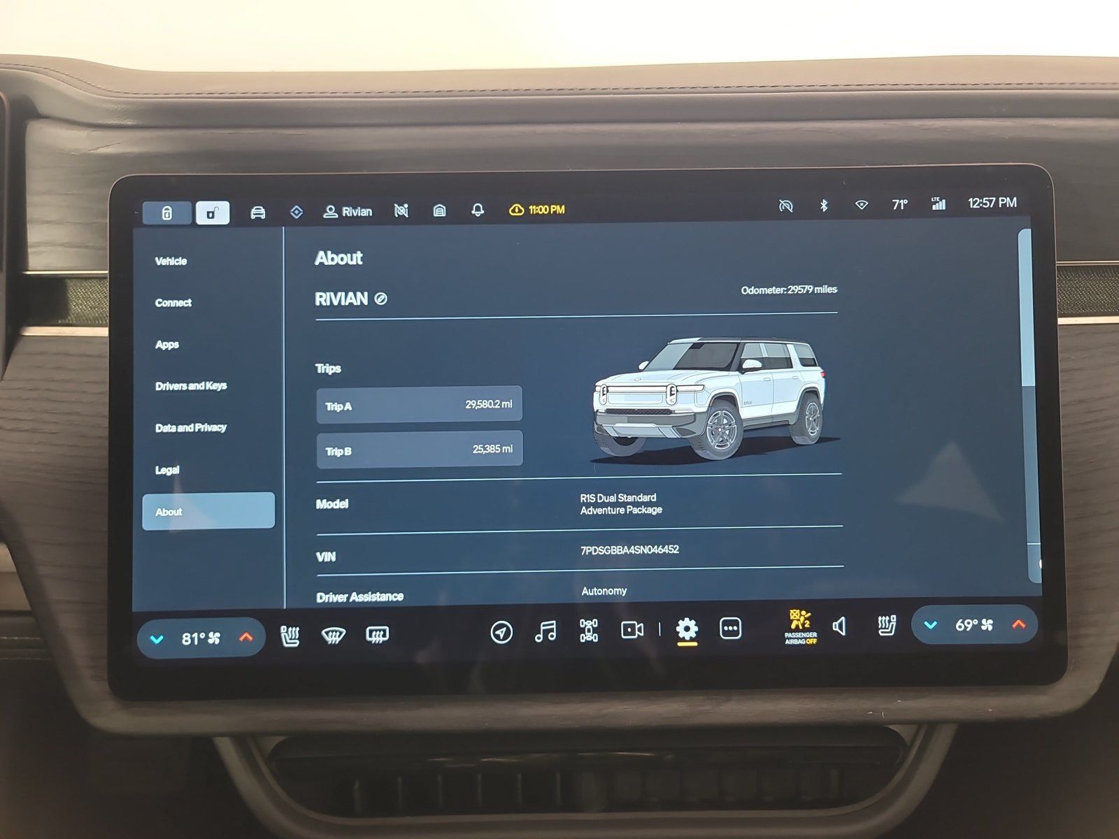 Used 2025 Rivian R1S Adventure Dual AWD/4WD image 29
