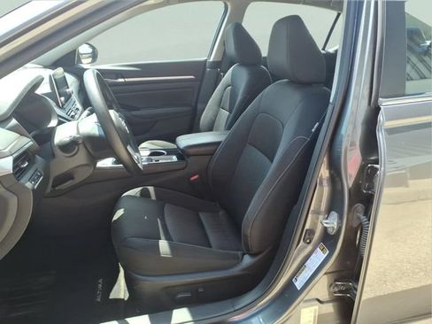 Used 2023 Nissan Altima 2.5 SV AWD/4WD image 12