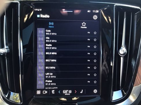 Certified 2025 Volvo V60 B5 Cross Country Plus image 23