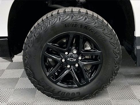 Used 2024 Chevrolet Silverado 1500 LT Trail Boss w/ Convenience Package II image 9