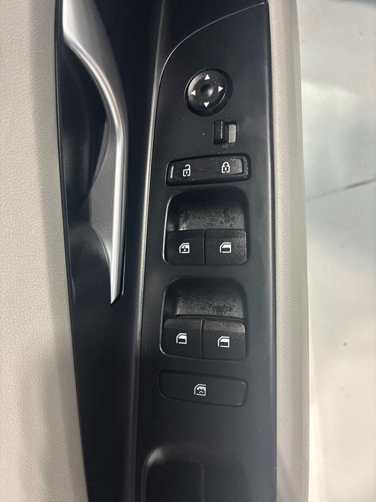 Used 2025 Hyundai Elantra Limited FWD image 13