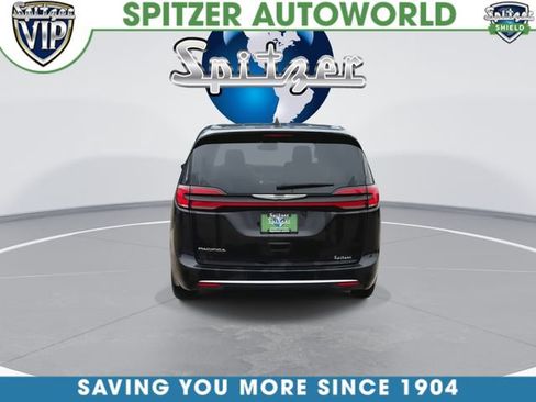 Used 2025 Chrysler Pacifica Select FWD image 8