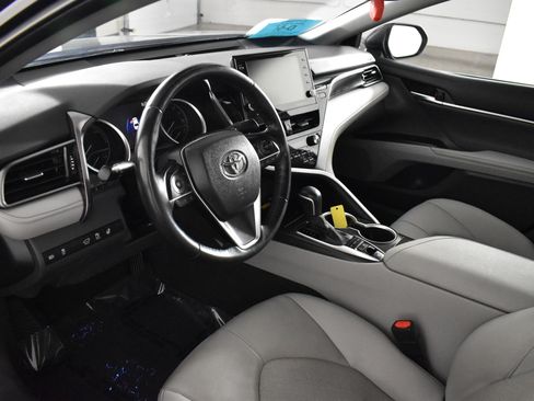 Used 2022 Toyota Camry XLE image 2