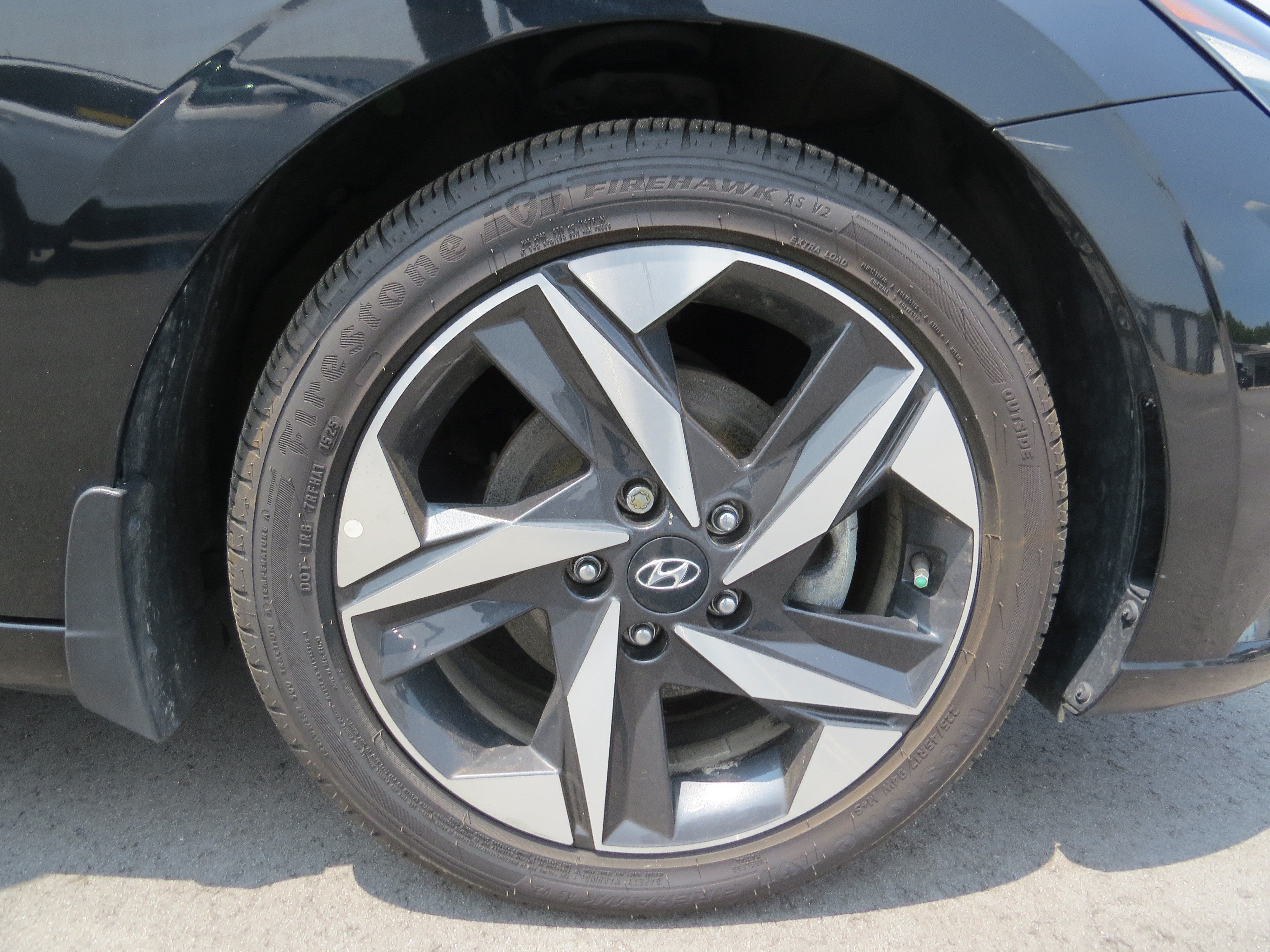 Used 2023 Hyundai Elantra Limited FWD image 8