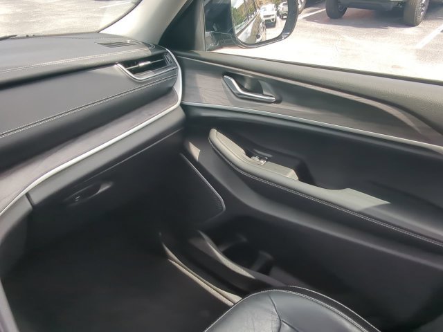 Used 2021 Jeep Grand Cherokee L Limited RWD image 21