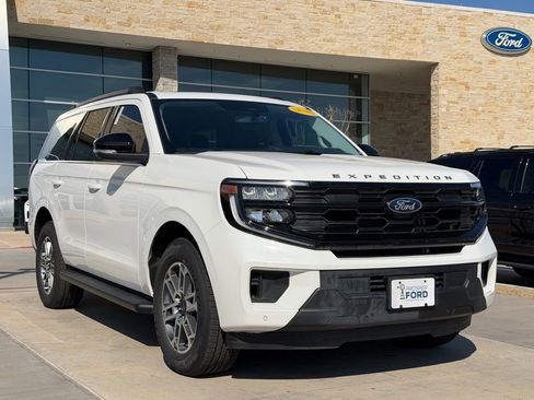 New 2025 Ford Expedition Active image 43