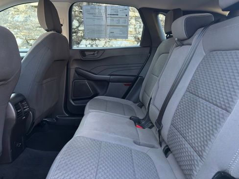 Certified 2022 Ford Escape SE w/ SE Sport Appearance Package image 11