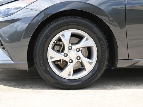 Used 2021 Hyundai Elantra SE FWD image 26