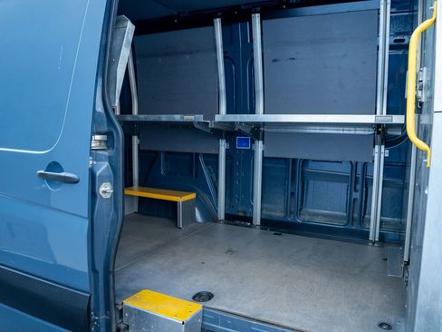 Used 2018 Mercedes-Benz Sprinter 2500 image 8