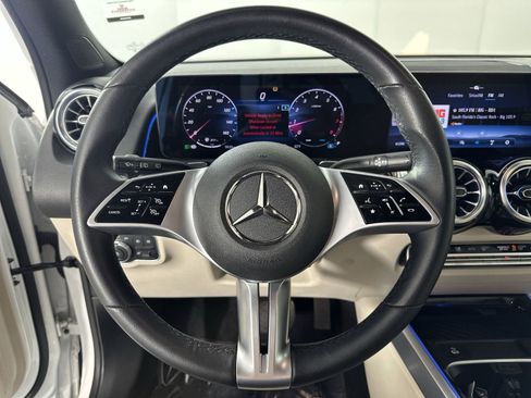 Used 2025 Mercedes-Benz GLB 250 image 14