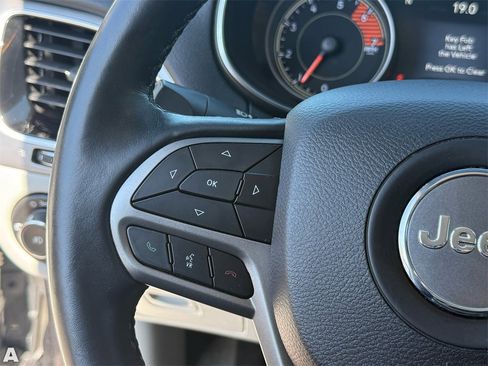 Used 2019 Jeep Cherokee Limited w/ Luxury Group image 16