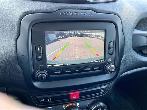 Used 2016 Jeep Renegade Trailhawk w/ Premium Trailhawk Package AWD/4WD image 19