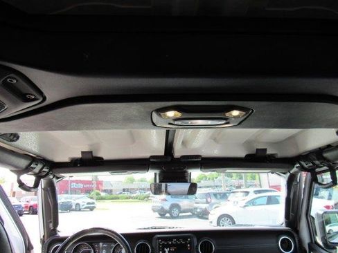 Used 2020 Jeep Gladiator Overland AWD/4WD image 14
