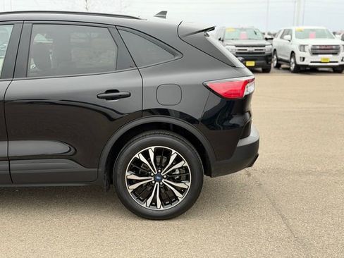 Used 2022 Ford Escape SE w/ SE Sport Appearance Package image 12