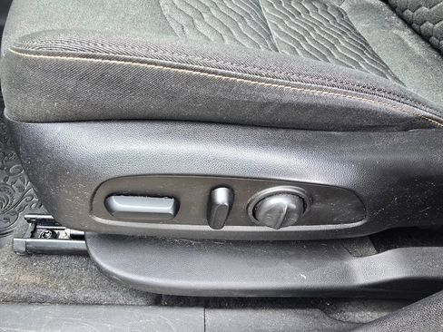 Used 2018 Chevrolet Equinox LT image 16