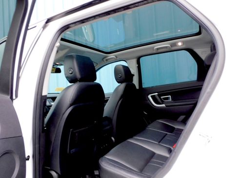 Used 2018 Land Rover Discovery Sport HSE image 15