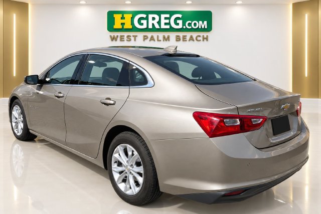 Used 2024 Chevrolet Malibu LT FWD image 2