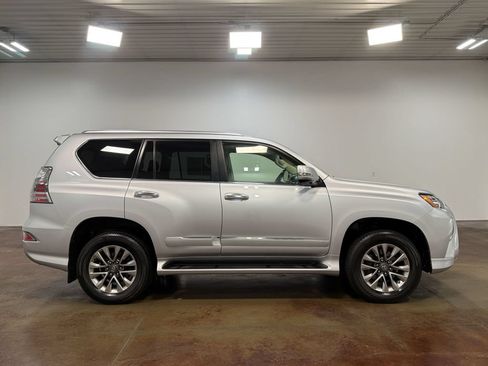 Used 2017 Lexus GX 460 Luxury AWD/4WD image 23
