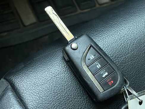 Used 2021 Toyota Camry SE FWD image 26