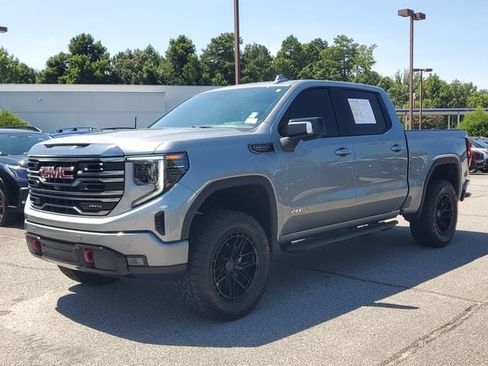 Used 2024 GMC Sierra 1500 AT4 w/ Technology Package AWD/4WD image 3