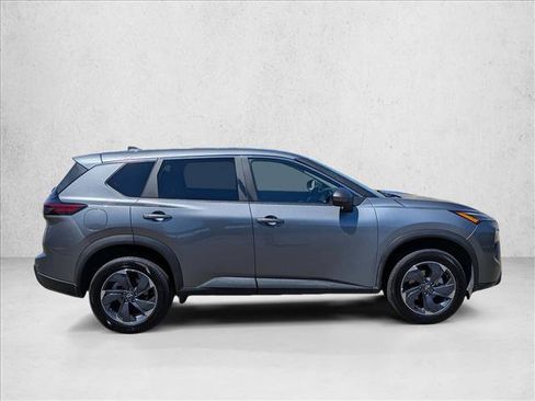 Used 2025 Nissan Rogue SV FWD image 4