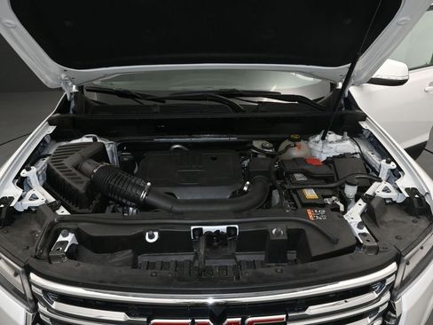 Used 2023 GMC Acadia SLE image 12